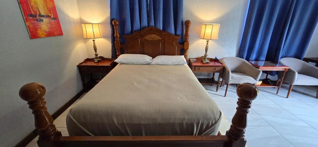 Tuquil-Ha Bed and Breakfast Ladyville Eksteriør billede